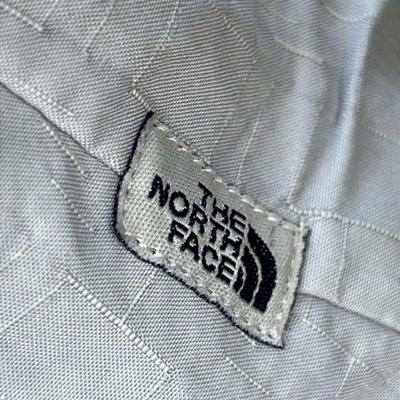 The North Face Button-down Shirt with zippered side pocket - Picture 4 of 16